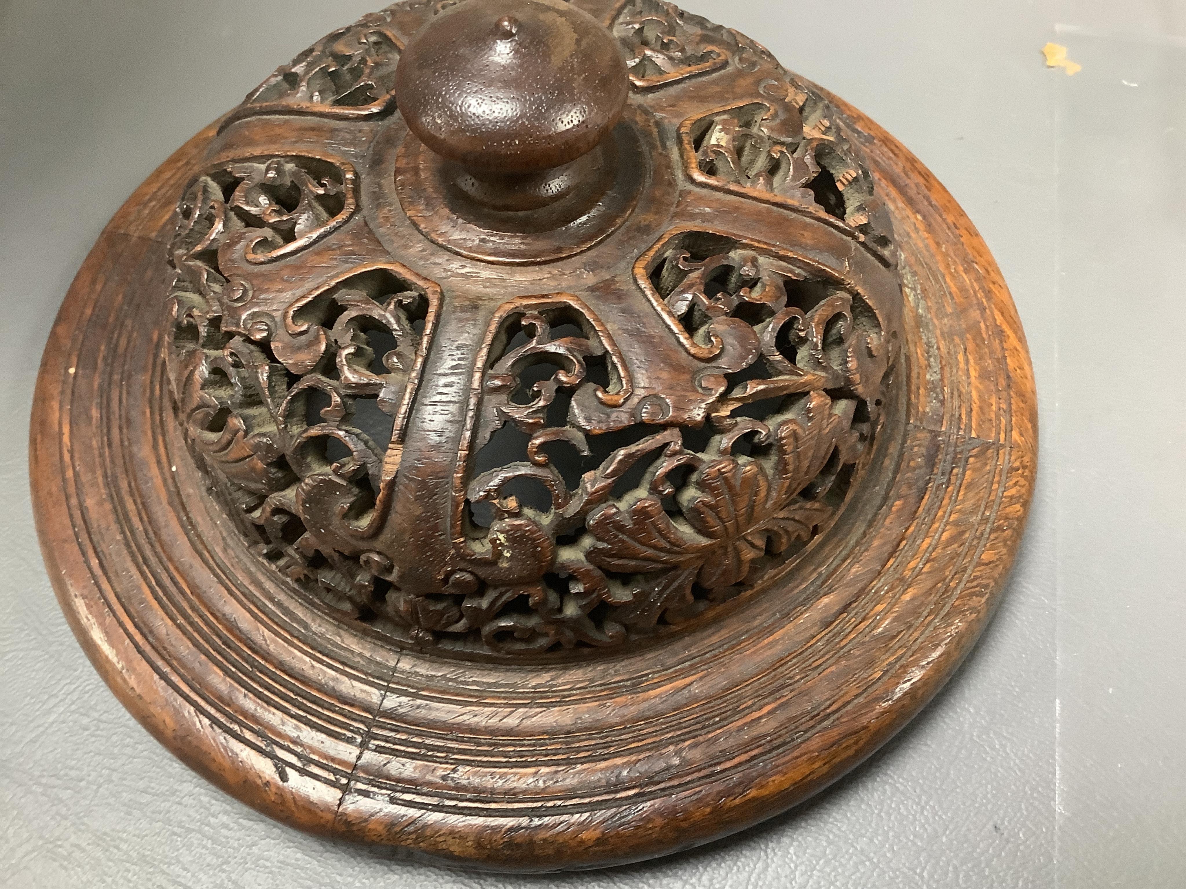 A Chinese wucai baluster jar, possibly Shunzhi / Kangxi period